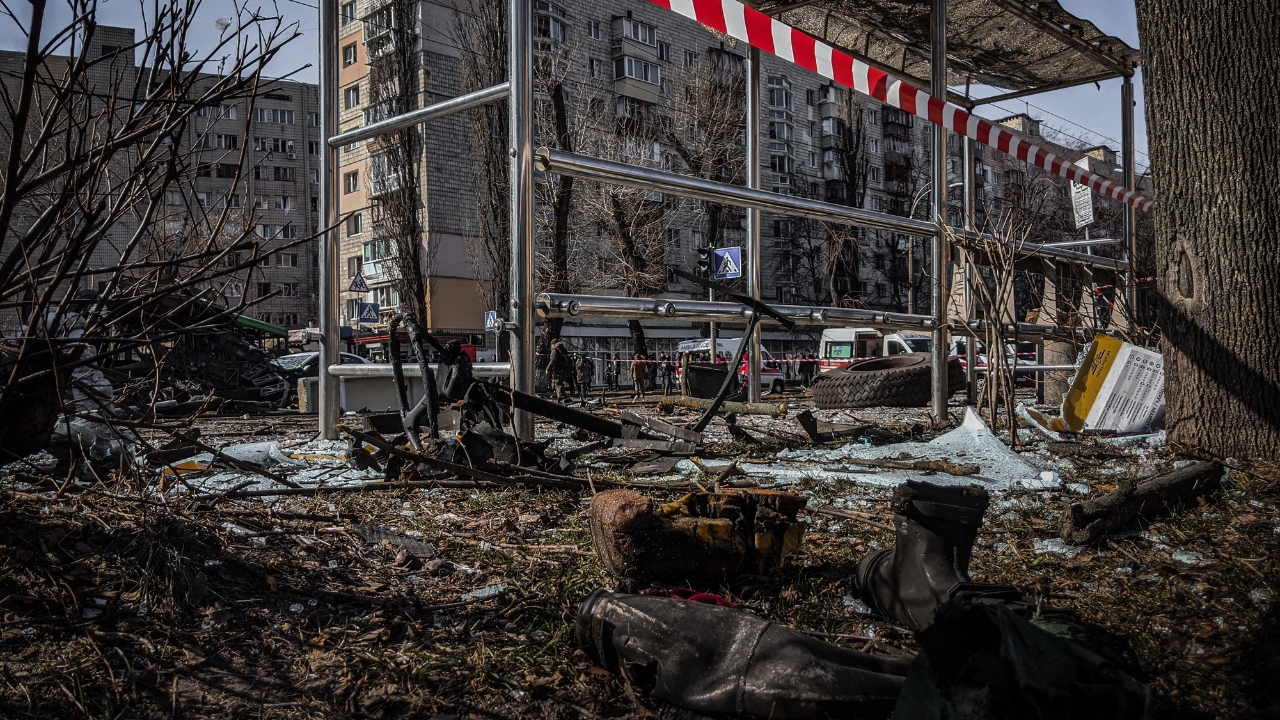 Russian glide bombs, artillery strike Ukrainian city, killing one